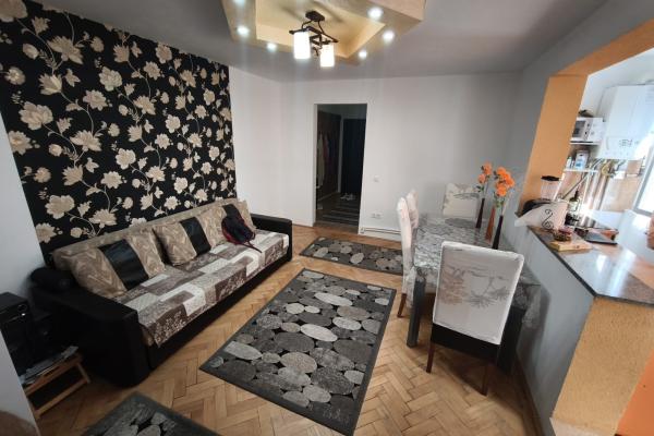 Apartament 3 camere, zona Albina complet mobilat, renovat, izolat termic