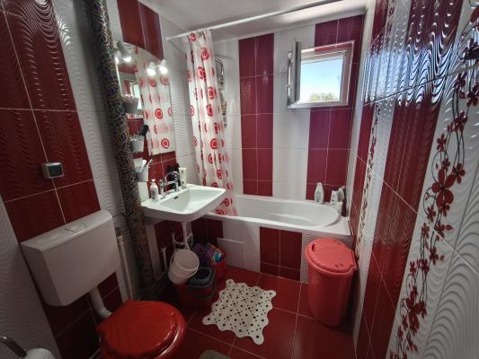 Apartament 3 camere, zona Albina complet mobilat, renovat, izolat termic