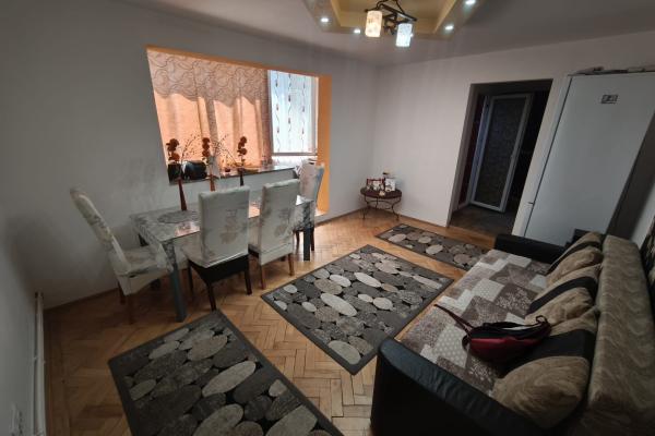 Apartament 3 camere, zona Albina complet mobilat, renovat, izolat termic