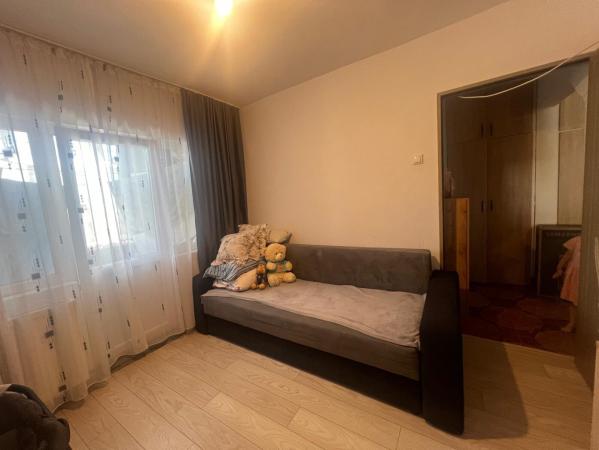 Apartament 2 camere ,decomandat ,etaj 3, Center Nemes ,b-dul Regele Ferdinand