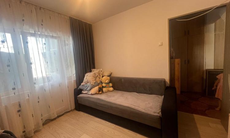 Apartament 2 camere ,decomandat ,etaj 3, Center Nemes ,b-dul Regele Ferdinand