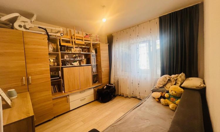 Apartament 2 camere ,decomandat ,etaj 3, Center Nemes ,b-dul Regele Ferdinand