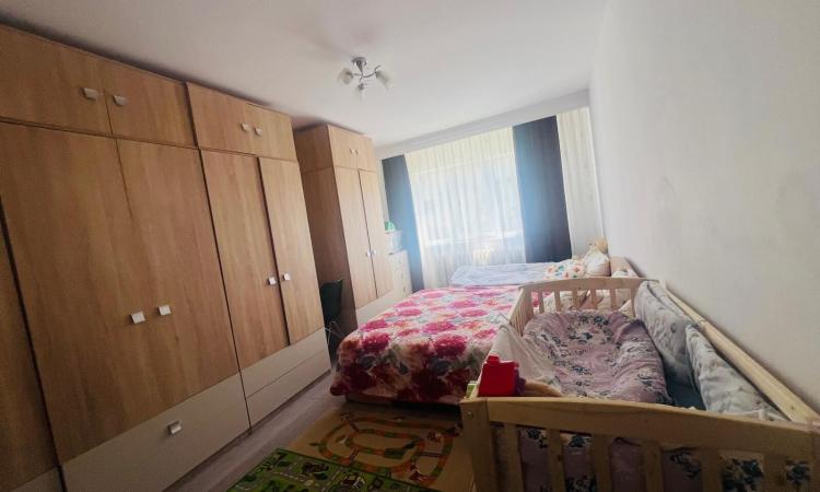 Apartament 2 camere ,decomandat ,etaj 3, Center Nemes ,b-dul Regele Ferdinand