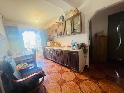 Apartament 2 camere ,decomandat ,etaj 3, Center Nemes ,b-dul Regele Ferdinand