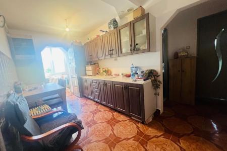 Apartament 2 camere ,decomandat ,etaj 3, Center Nemes ,b-dul Regele Ferdinand