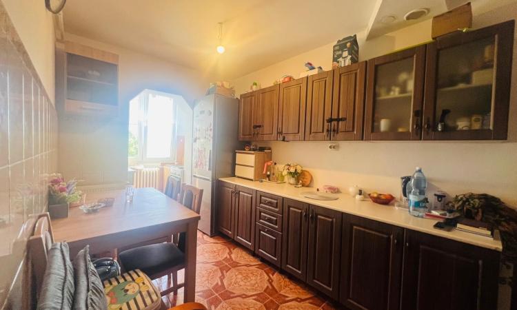 Apartament 2 camere ,decomandat ,etaj 3, Center Nemes ,b-dul Regele Ferdinand