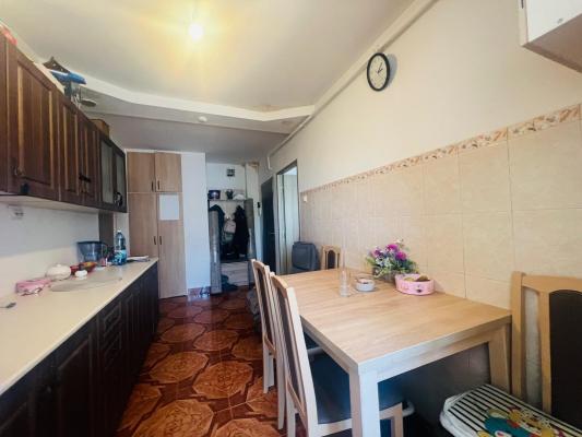 Apartament 2 camere ,decomandat ,etaj 3, Center Nemes ,b-dul Regele Ferdinand
