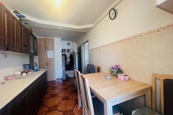 Apartament 2 camere ,decomandat ,etaj 3, Center Nemes ,b-dul Regele Ferdinand