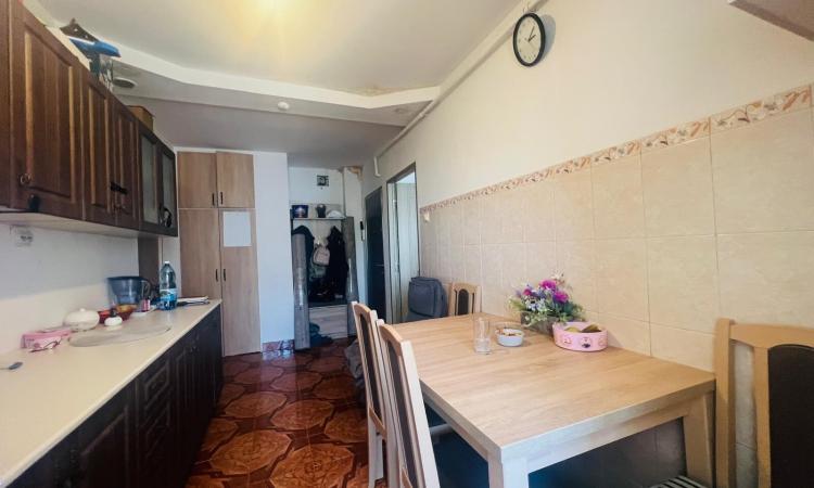 Apartament 2 camere ,decomandat ,etaj 3, Center Nemes ,b-dul Regele Ferdinand