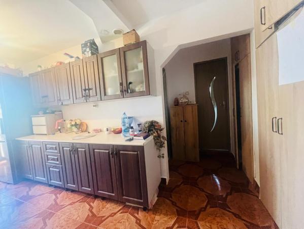 Apartament 2 camere ,decomandat ,etaj 3, Center Nemes ,b-dul Regele Ferdinand