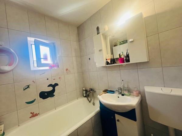 Apartament 2 camere ,decomandat ,etaj 3, Center Nemes ,b-dul Regele Ferdinand