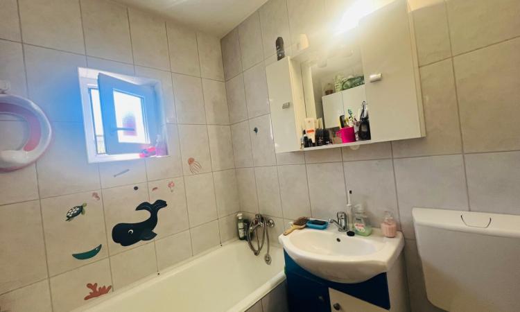 Apartament 2 camere ,decomandat ,etaj 3, Center Nemes ,b-dul Regele Ferdinand