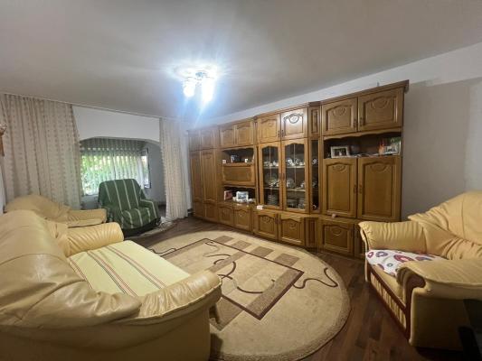 Apartament 3 camere,parter,Regele Ferdinand,pretabil si pentru cabinet medical,spatiu comercial