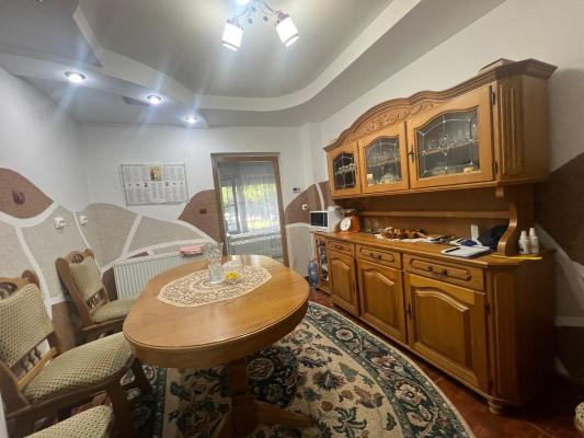 Apartament 3 camere,parter,Regele Ferdinand,pretabil si pentru cabinet medical,spatiu comercial