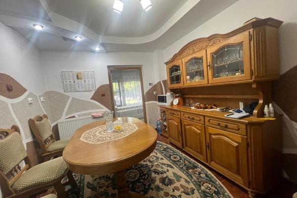 Apartament 3 camere,parter,Regele Ferdinand,pretabil si pentru cabinet medical,spatiu comercial