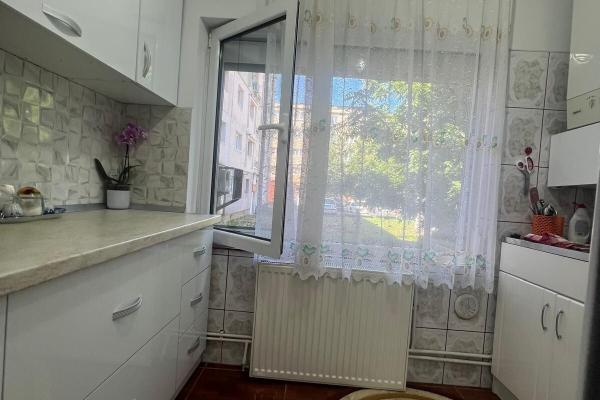 Apartament 3 camere,parter,Regele Ferdinand,pretabil si pentru cabinet medical,spatiu comercial