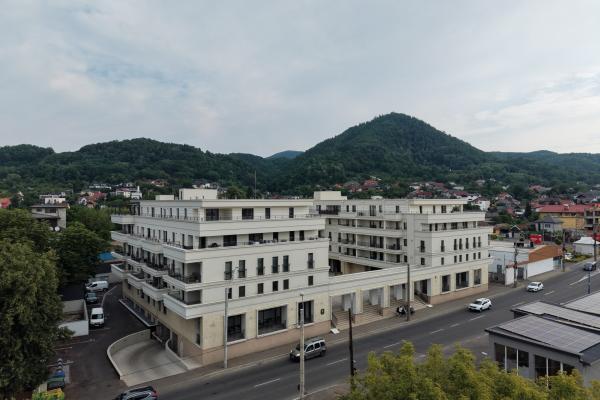 Prima închiriere-2 camere Centrul vechi,loc de parcare inclus