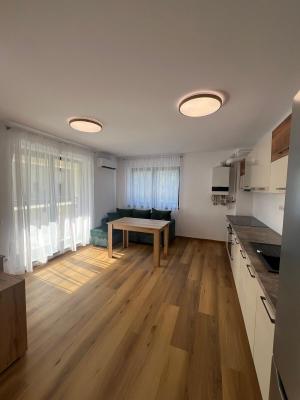 Prima închiriere-2 camere Centrul vechi,loc de parcare inclus