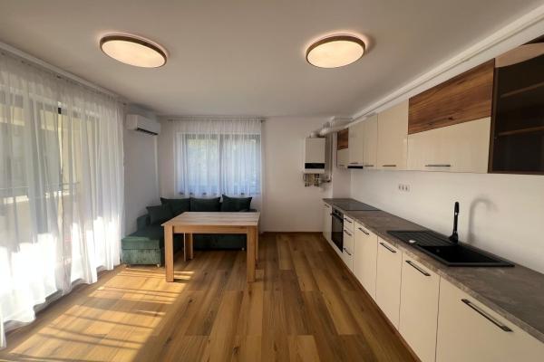 Prima închiriere-2 camere Centrul vechi,loc de parcare inclus