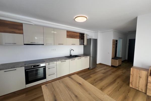 Prima închiriere-2 camere Centrul vechi,loc de parcare inclus