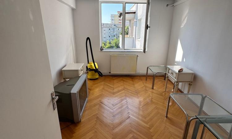 Apartament cu garaj ultracentral zona Mc Donald s Unirii , 4 camere