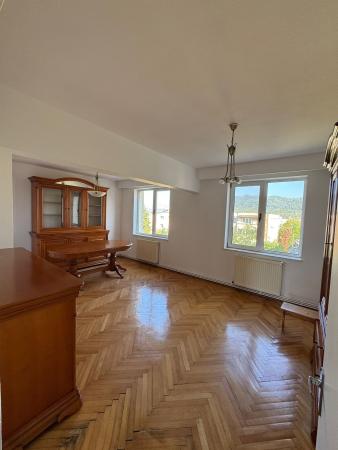 Apartament cu garaj ultracentral zona Mc Donald s Unirii , 4 camere