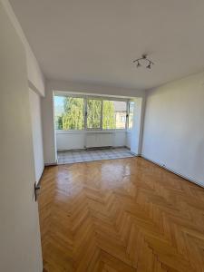 Apartament cu garaj ultracentral zona Mc Donald s Unirii , 4 camere