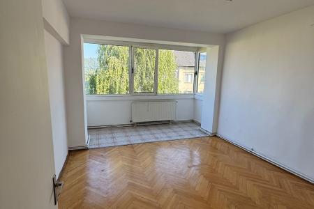 Apartament cu garaj ultracentral zona Mc Donald s Unirii , 4 camere