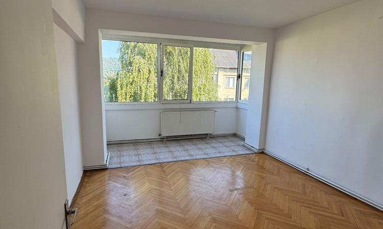 Apartament cu garaj ultracentral zona Mc Donald s Unirii , 4 camere