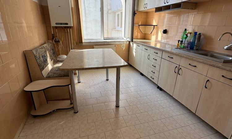 Apartament cu garaj ultracentral zona Mc Donald s Unirii , 4 camere