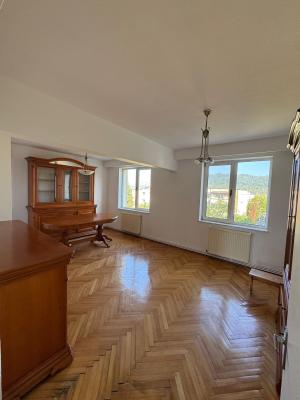 Apartament cu garaj ultracentral zona Mc Donald s Unirii , 4 camere