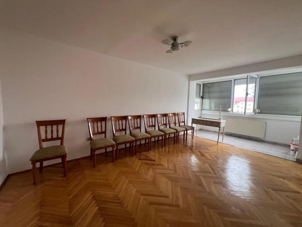 Apartament cu garaj ultracentral zona Mc Donald s Unirii , 4 camere