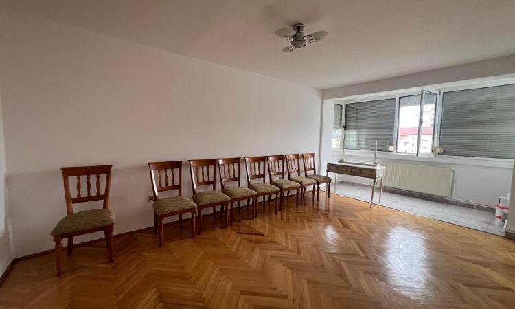 Apartament cu garaj ultracentral zona Mc Donald s Unirii , 4 camere