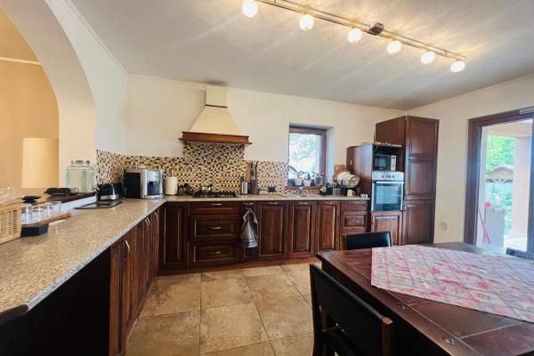 Casă solidă Săsar la cheie ,zona Vama ,teren 10 ari ,la 3 min de Baia Mare comision 0 %