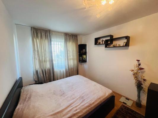 Apartament 2 camere cu balcon ,etaj 3 -cartier Săsar ,zona Pizza Albina