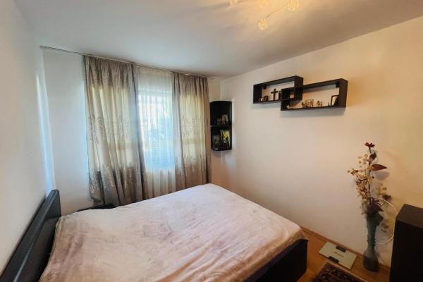 Apartament 2 camere cu balcon ,etaj 3 -cartier Săsar ,zona Pizza Albina