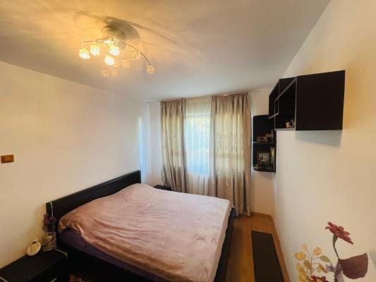 Apartament 2 camere cu balcon ,etaj 3 -cartier Săsar ,zona Pizza Albina