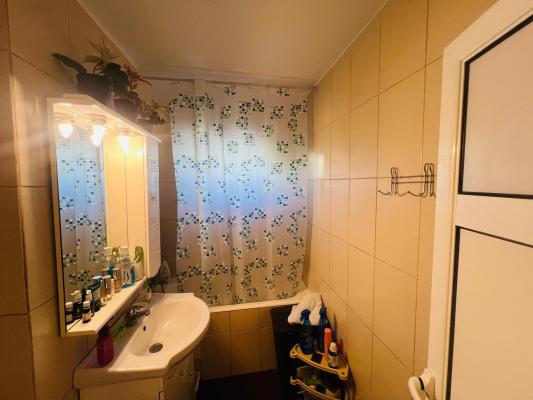 Apartament 2 camere cu balcon ,etaj 3 -cartier Săsar ,zona Pizza Albina