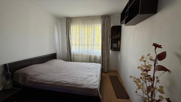 Apartament 2 camere cu balcon ,etaj 3 -cartier Săsar ,zona Pizza Albina
