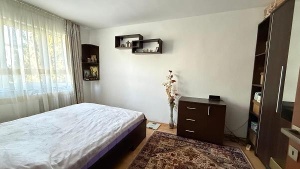 Apartament 2 camere cu balcon ,etaj 3 -cartier Săsar ,zona Pizza Albina
