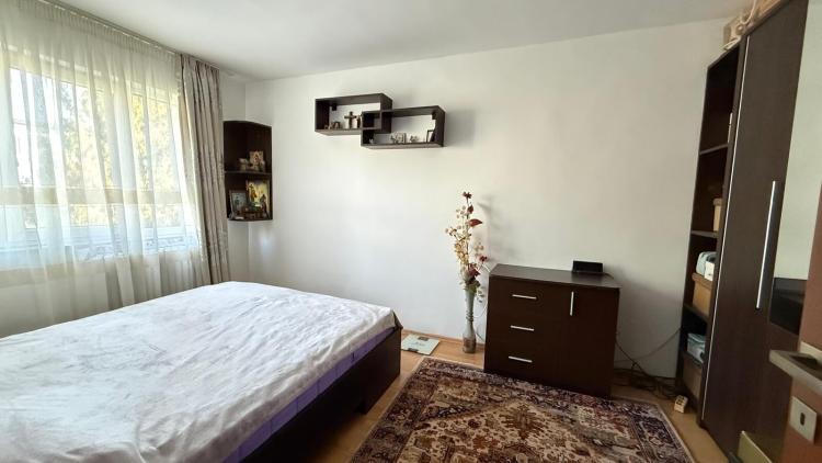 Apartament 2 camere cu balcon ,etaj 3 -cartier Săsar ,zona Pizza Albina