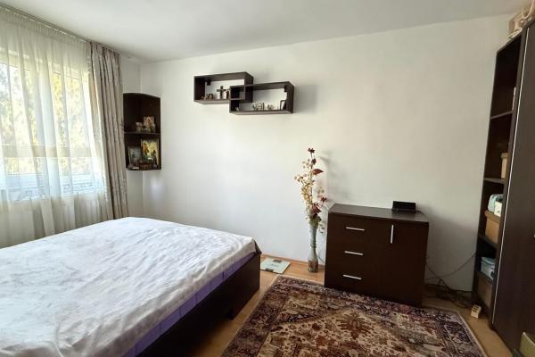 Apartament 2 camere cu balcon ,etaj 3 -cartier Săsar ,zona Pizza Albina