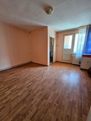 Garsoniera confort 1 ,etaj 2, in apropiere de liceul Nenitescu , 30 mp