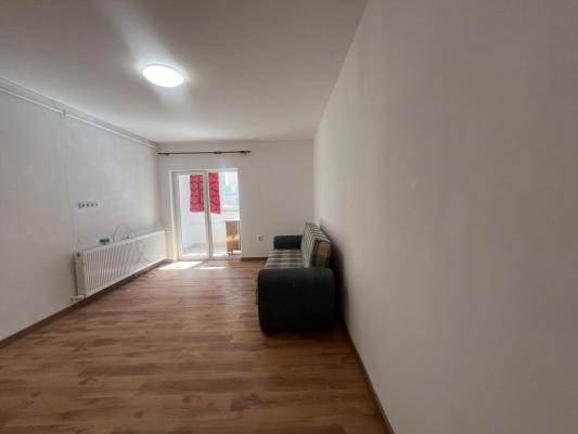 Apartament 2 camere ,Victoriei -zona Mărul de Aur ,parter cu loc de parcare