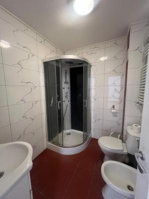 Apartament 2 camere ,Victoriei -zona Mărul de Aur ,parter cu loc de parcare