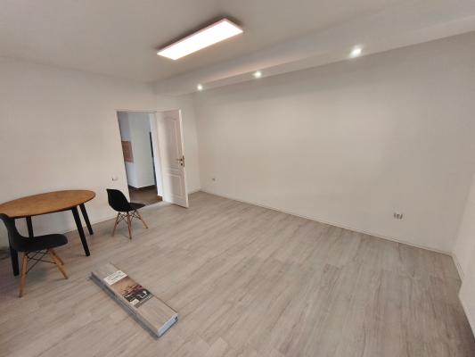 Apartament cu 3 camere și curte privată 108 mp, Baia Mare str. Mihai Eminescu