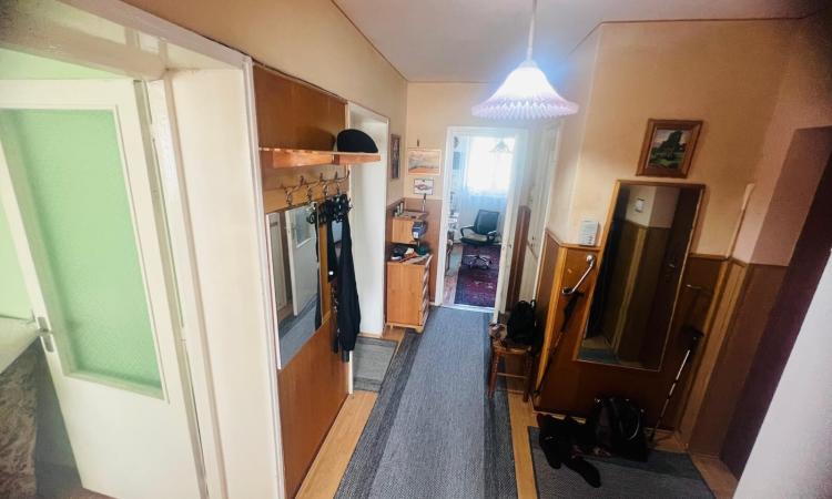 Vintage apartament 3 camere , Iuliu Maniu ,zona excelenta etaj 3