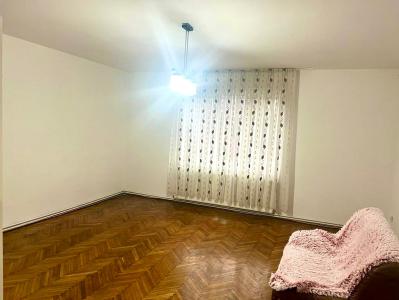 Inchiriere - spatiu versatil,parter,acces direct,90 mp ,3 camere