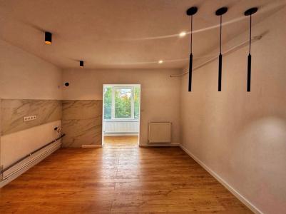 Etaj 2 ,decomandat 2 camere ,55 mp, renovat integral