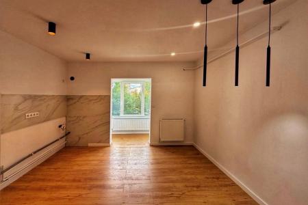 Etaj 2 ,decomandat 2 camere ,55 mp, renovat integral